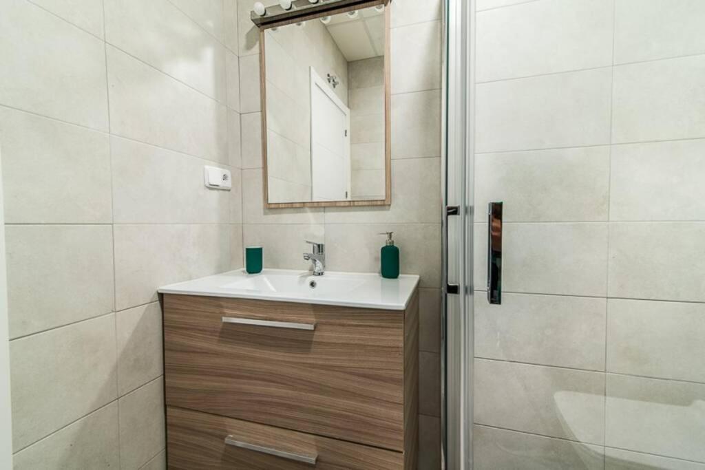 #15Pin-2 Apartamento De Un Dormitorio Plaza Castilla Madrid Bagian luar foto