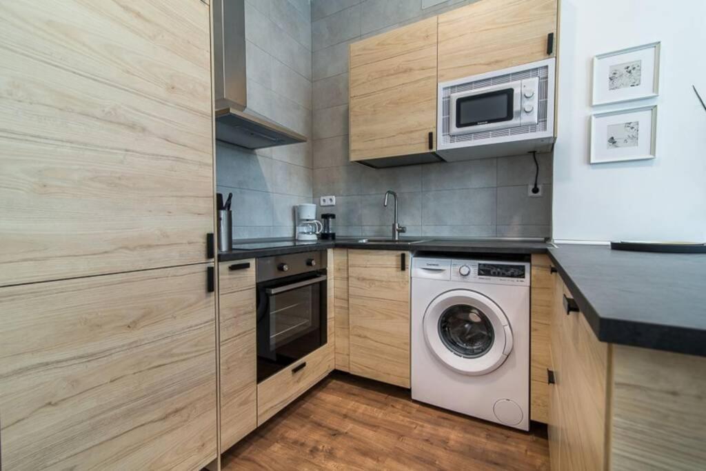 #15Pin-2 Apartamento De Un Dormitorio Plaza Castilla Madrid Bagian luar foto